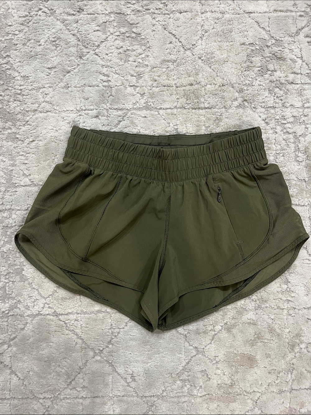 Lululemon beat the heat short size 4 fatigue green
